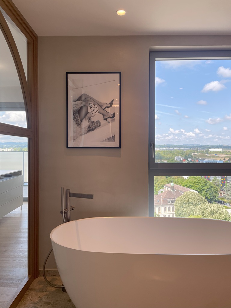 baignoire avec vue ilot tableau photographie desenio porte bois